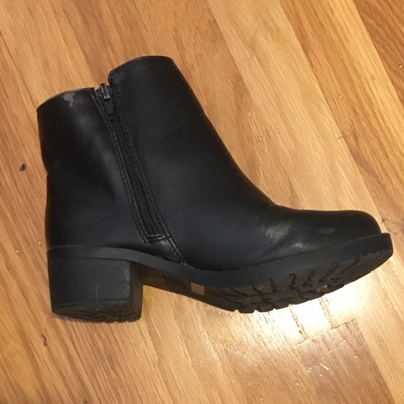 Kenneth Cole Boots - Picture 3 of 7
